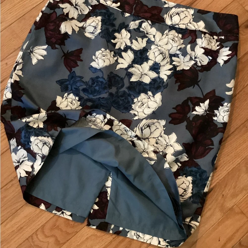 NEVER WORN LOFT 100% COTTON LINED PENCIL SKIRT BEAUTIFUL BLUE FLORAL 8
